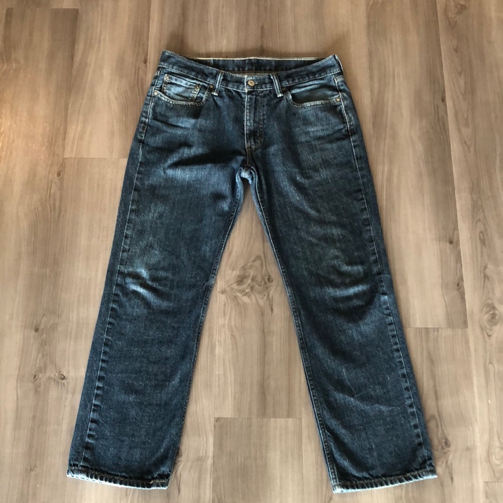 Mens Levi jeans. Straight fit. 33x30. Navy blue.